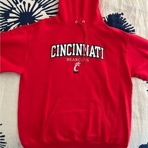 Never worn — Champion Cincinnati Bearcats hooded sweatshirt
